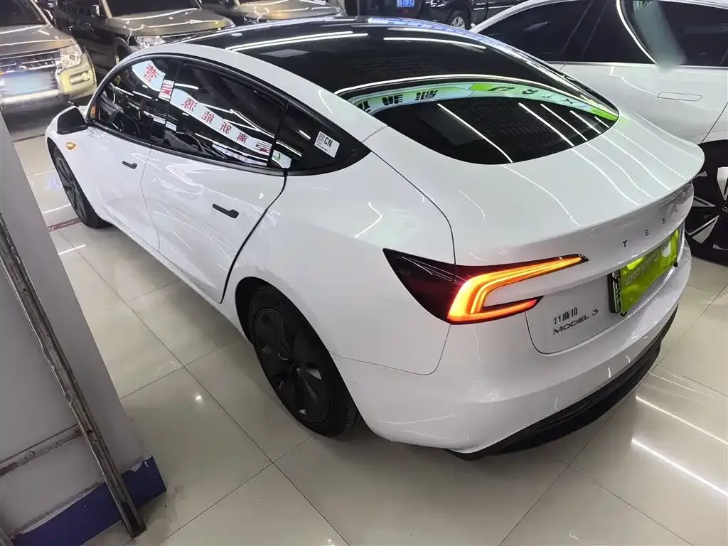 Tesla Model 3 — фото 5