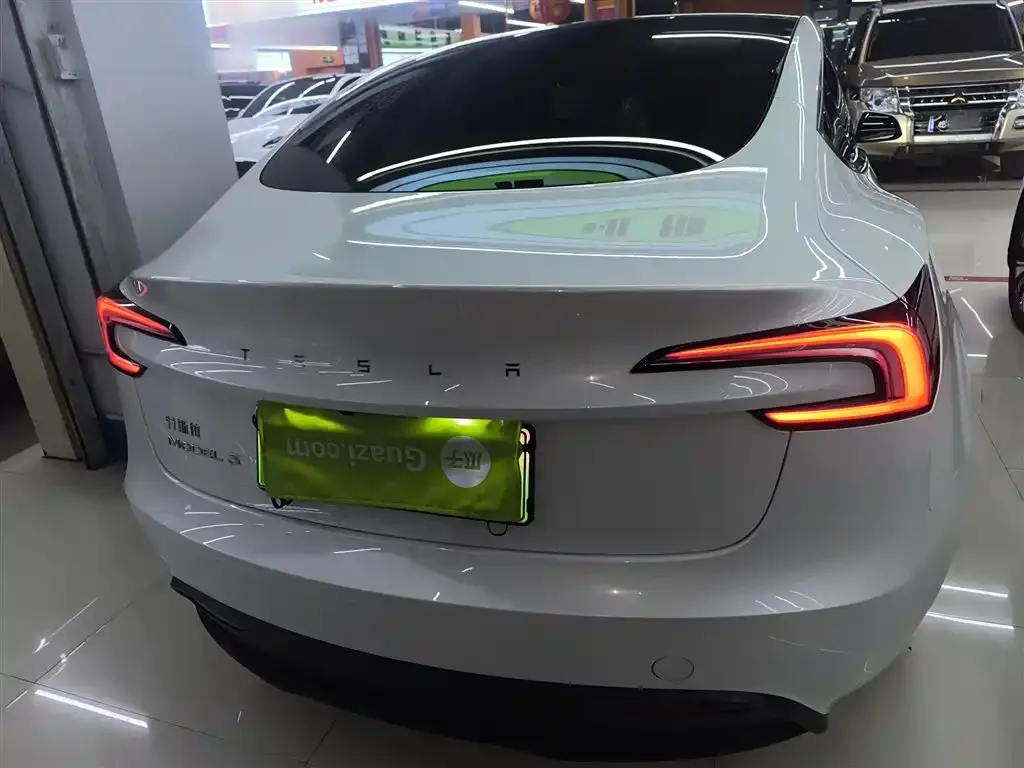 Tesla Model 3 — фото 6