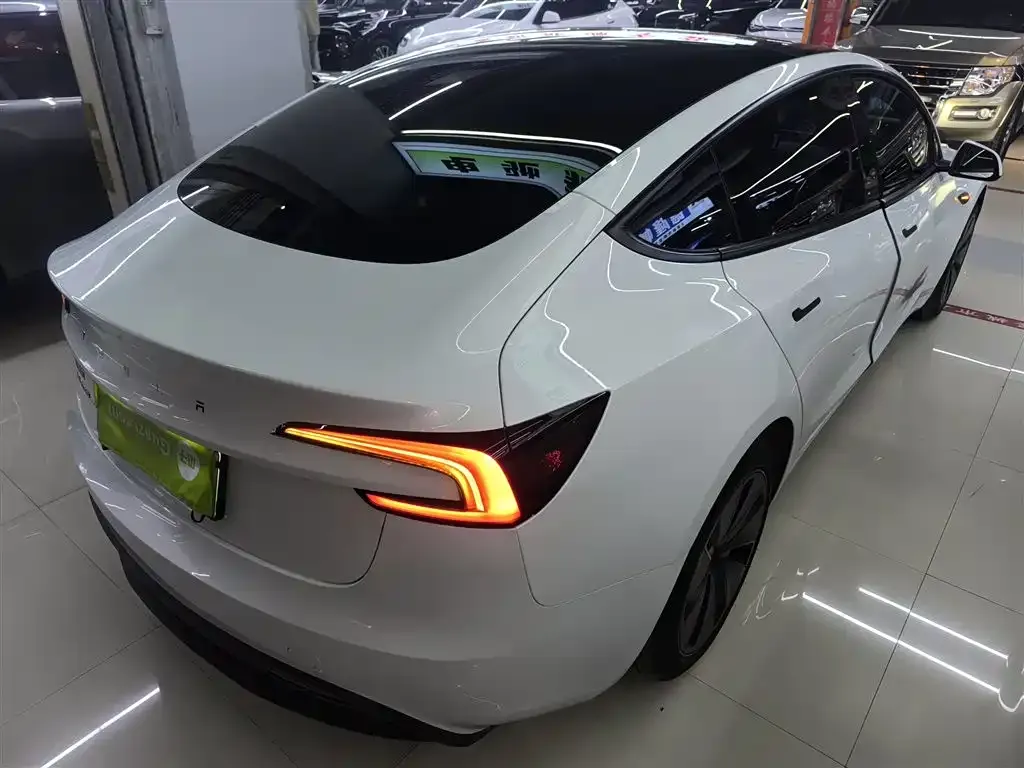 Tesla Model 3 — фото 7