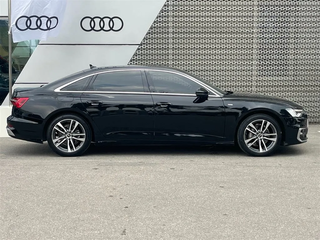 Audi A6L — фото 7