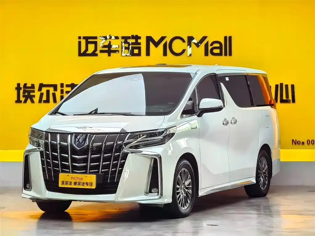 Toyota Alphard — фото 1