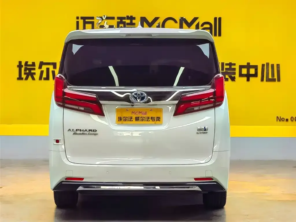 Toyota Alphard — фото 5