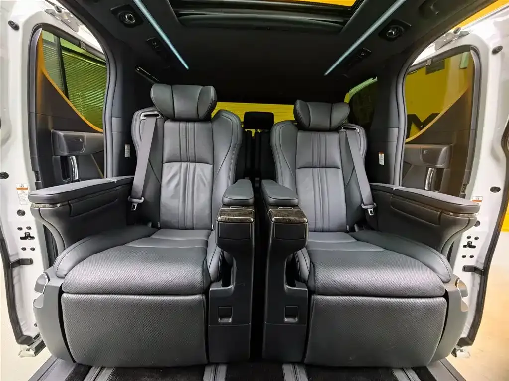 Toyota Alphard — фото 8