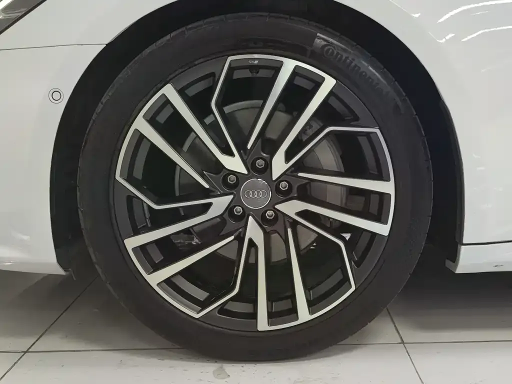 Audi A7 2024 из CN, фото 7