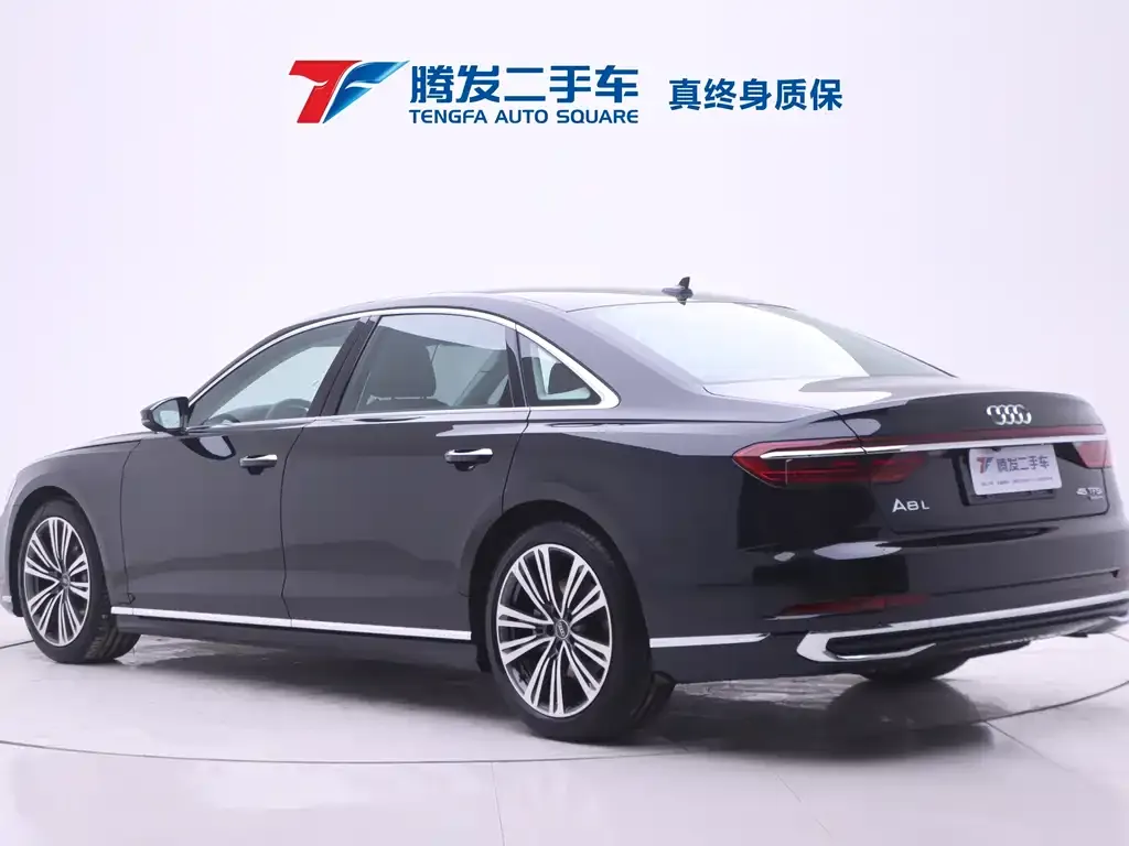 Audi A8 — фото 5