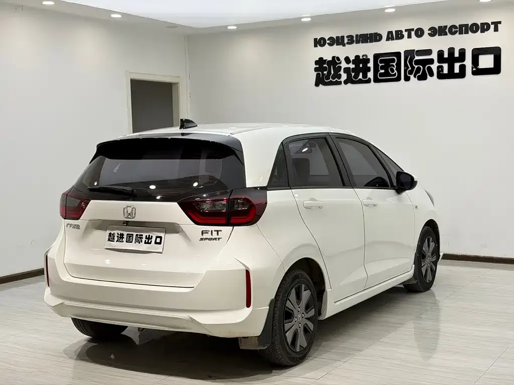 Honda Fit — фото 10