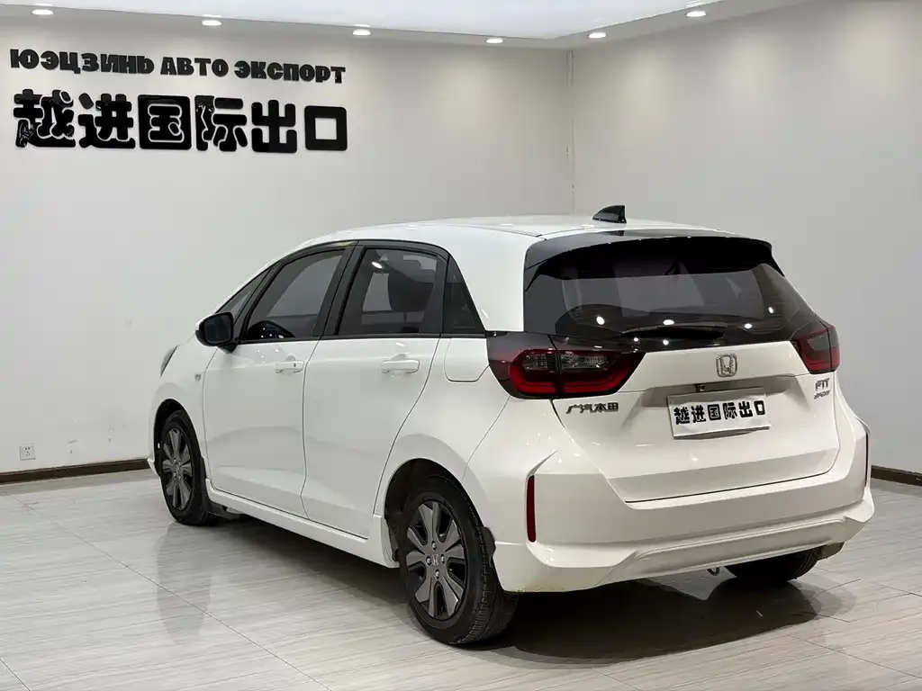 Honda Fit — фото 8