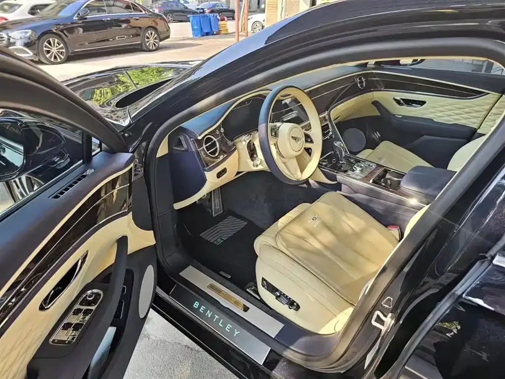 Bentley Flying Spur — фото 5