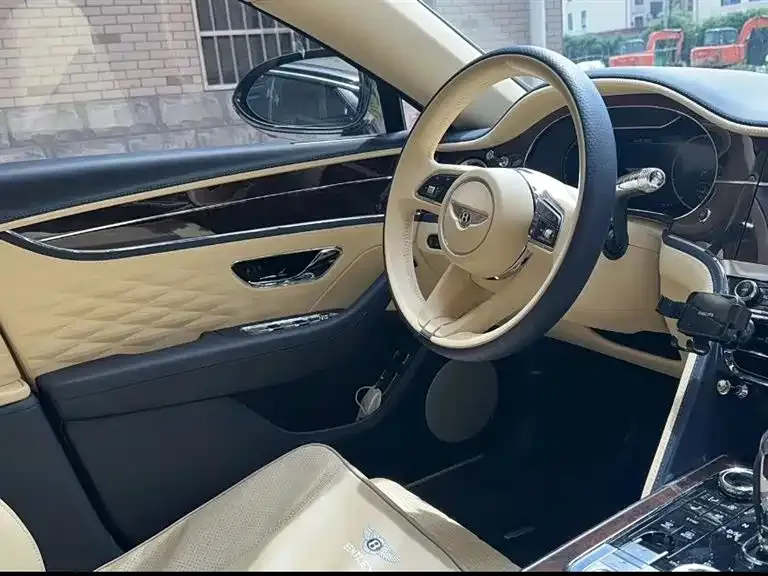 Bentley Flying Spur — фото 7