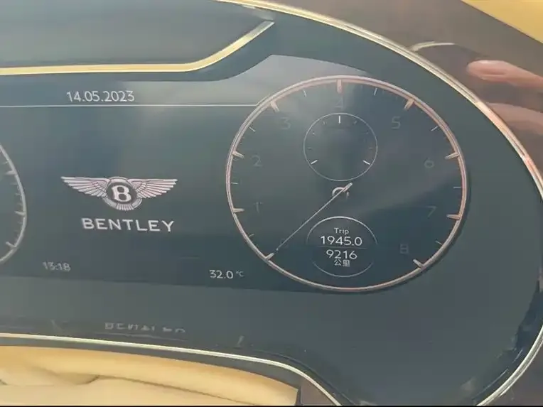 Bentley Flying Spur — фото 8