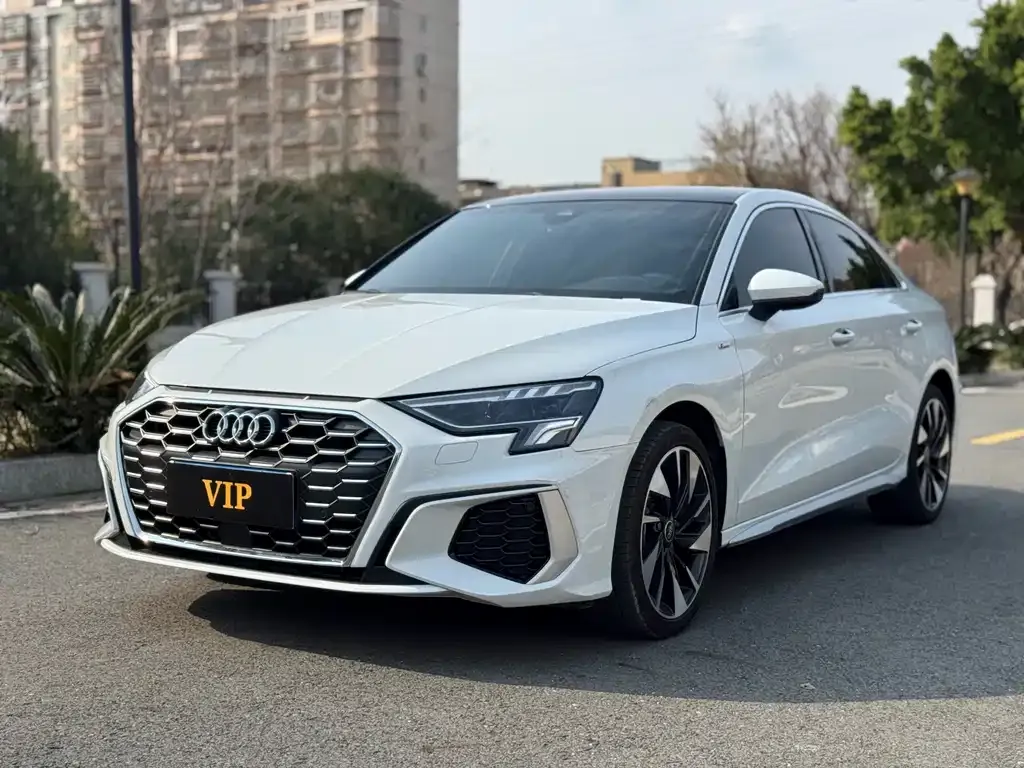 Audi A3 — фото 1