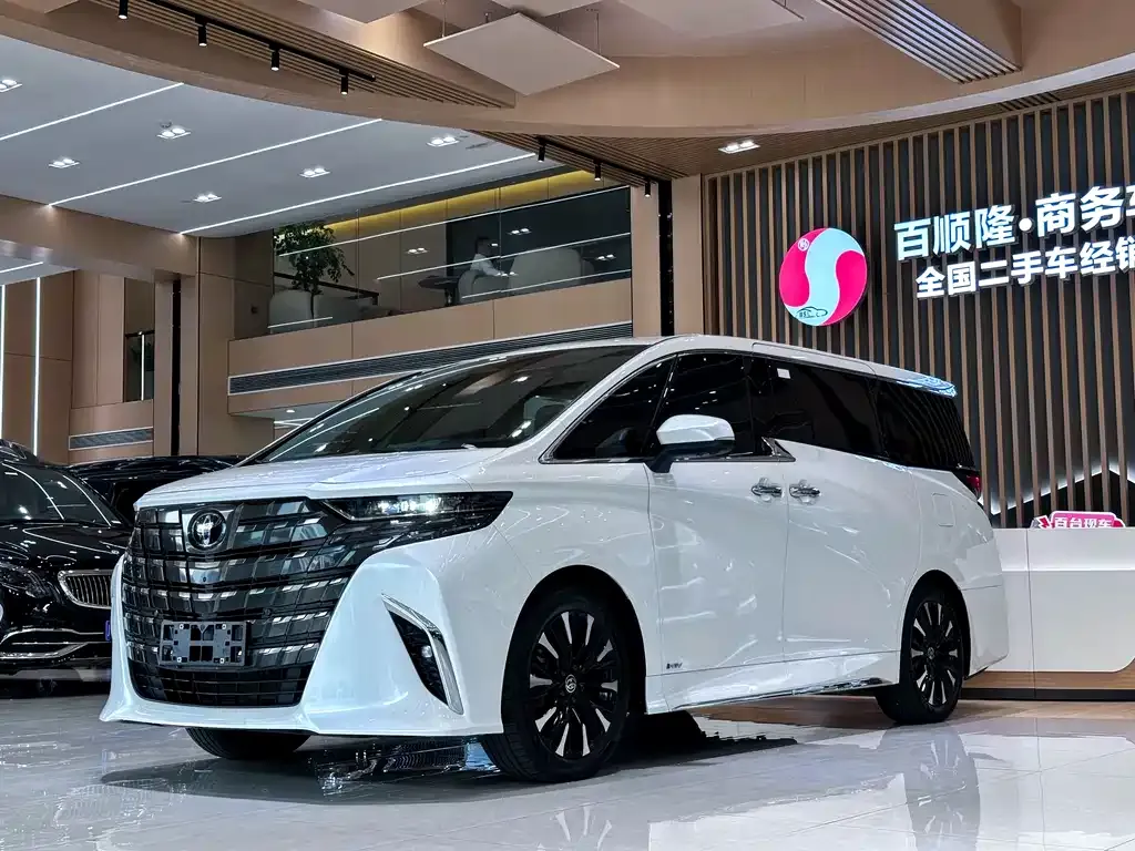 Toyota Alphard 2023 из CN, фото 1