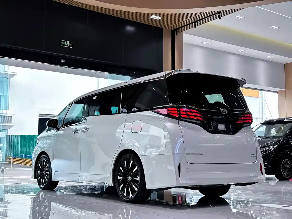 Toyota Alphard 2023 из CN, фото 4