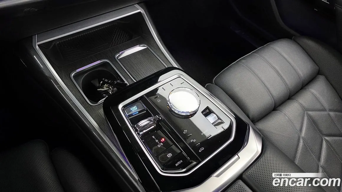 BMW i7 — фото 9