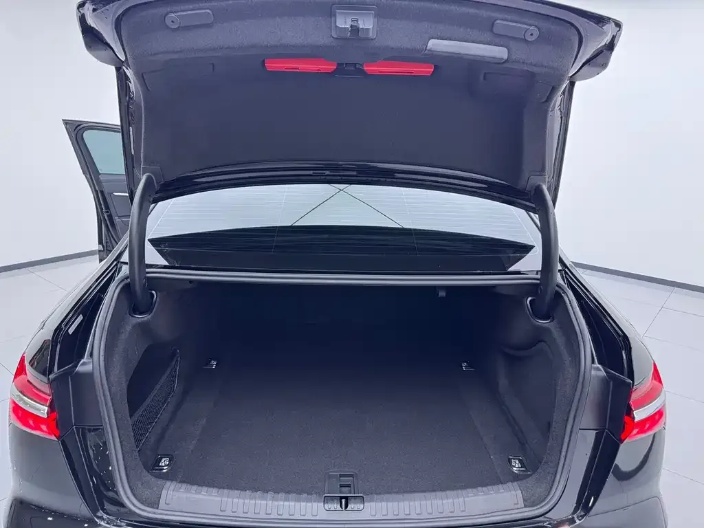 Audi A6L 2022 из CN, фото 9