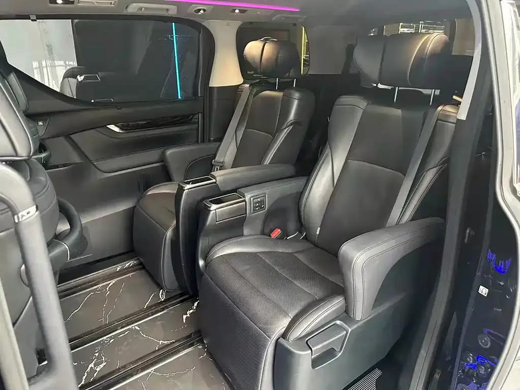 Toyota Vellfire 2023 из CN, фото 10
