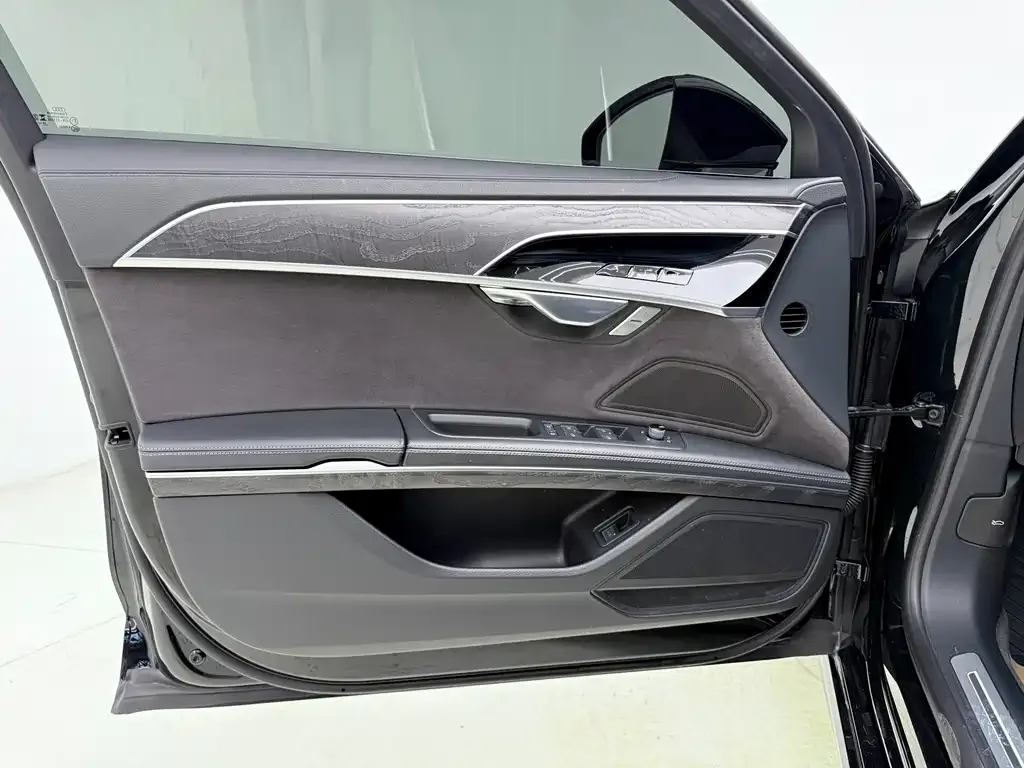 Audi A8 2024 из CN, фото 7