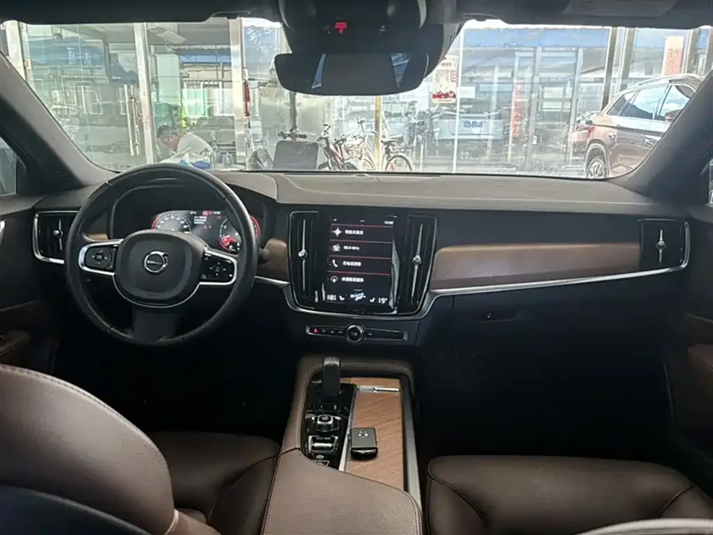 Volvo S90 — фото 8