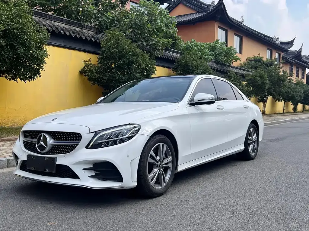 Mercedes-Benz C-Class — фото 1