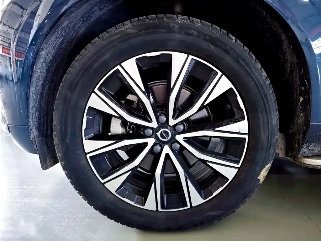 Volvo XC60 — фото 7