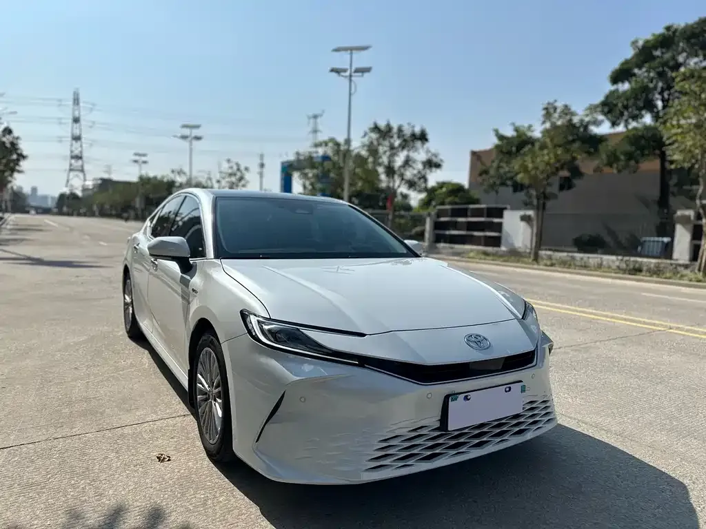 Toyota Camry — фото 3