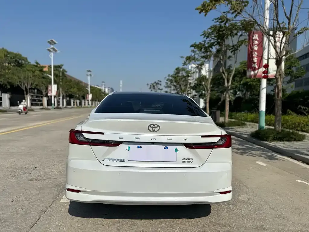 Toyota Camry — фото 8