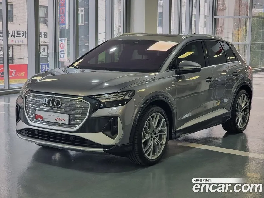 Audi Q4 e-tron — фото 1