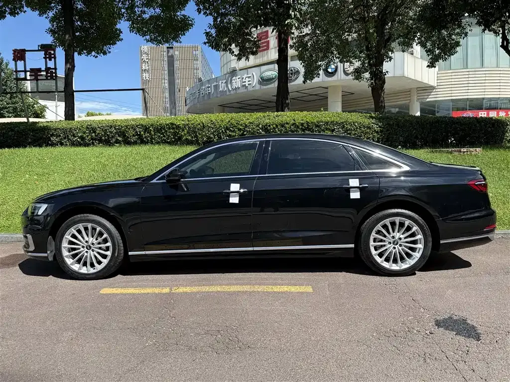 Audi A8 — фото 3