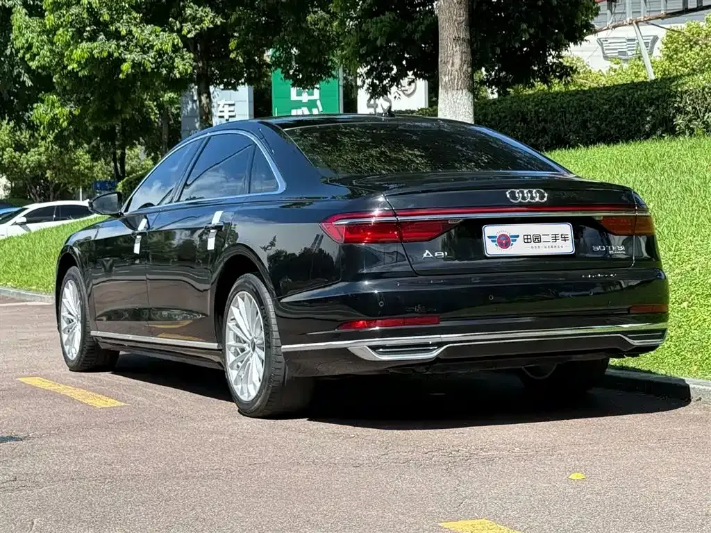 Audi A8 — фото 4