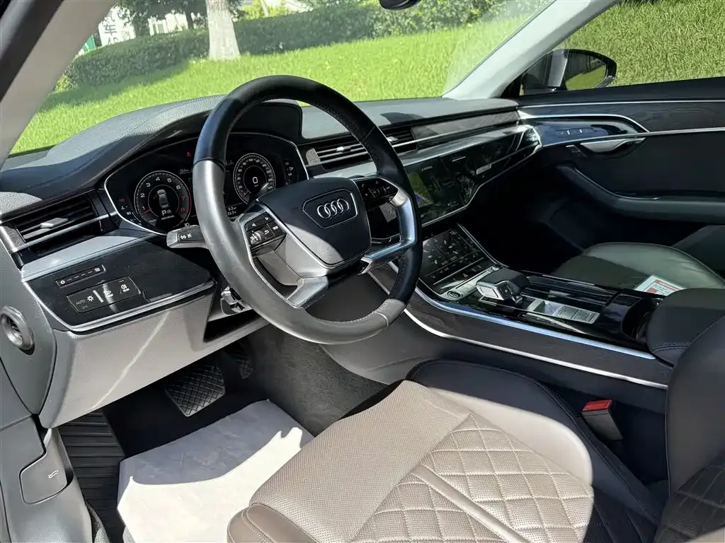 Audi A8 — фото 7
