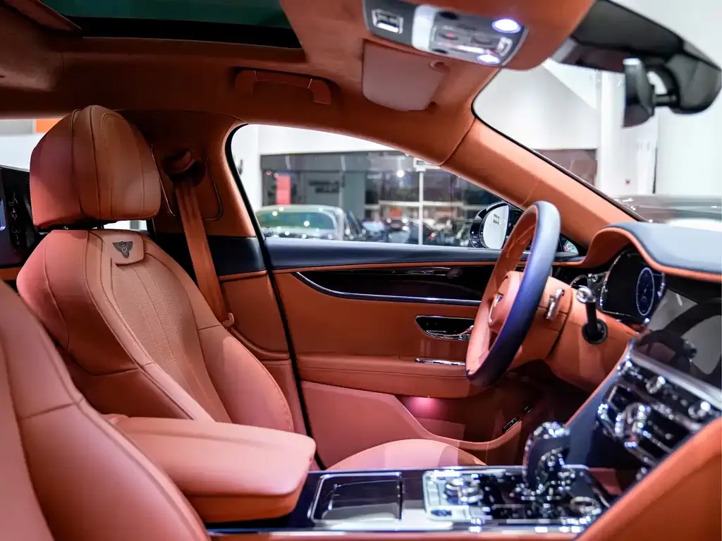 Bentley Flying Spur — фото 10