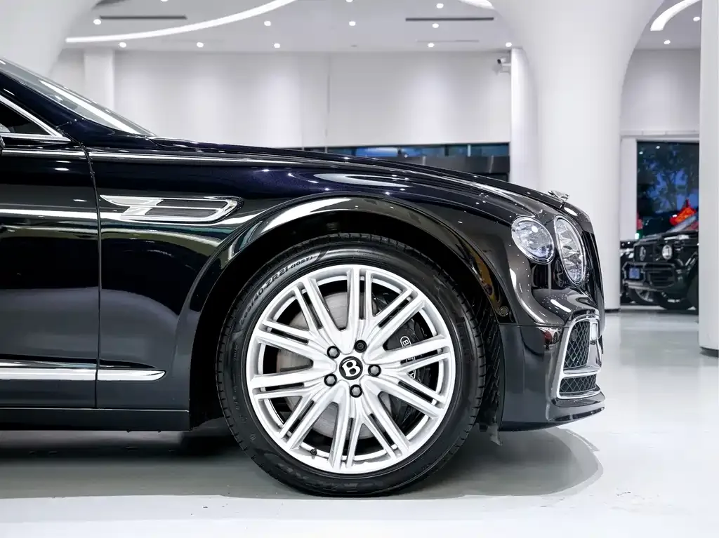 Bentley Flying Spur — фото 4
