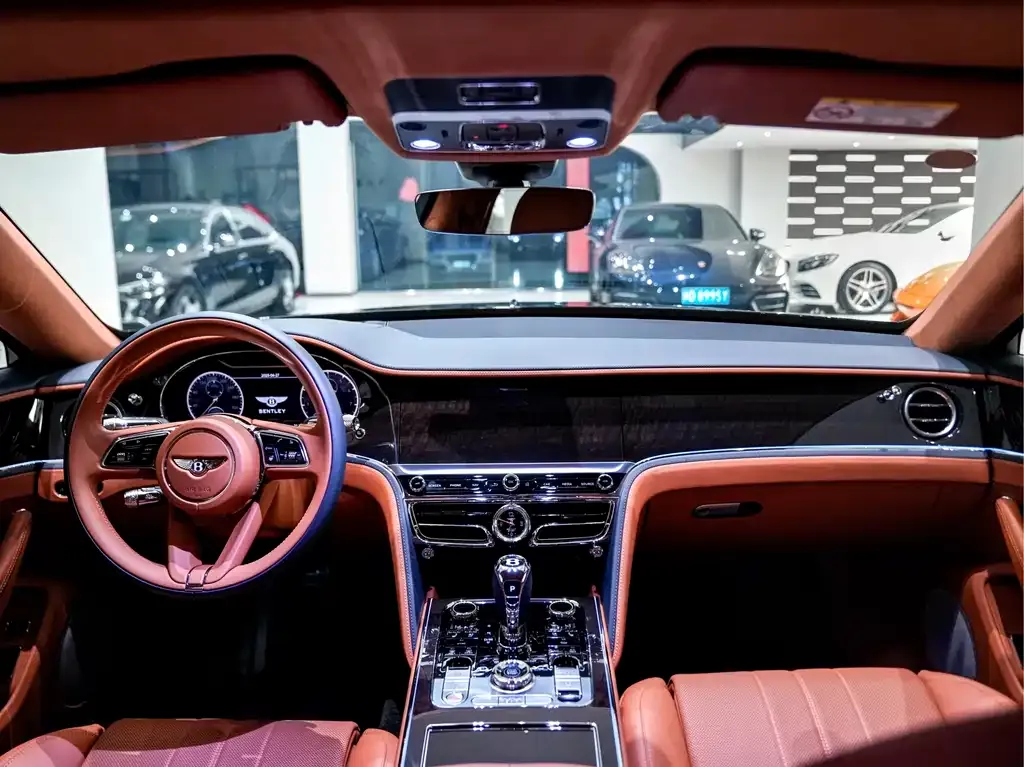 Bentley Flying Spur — фото 9