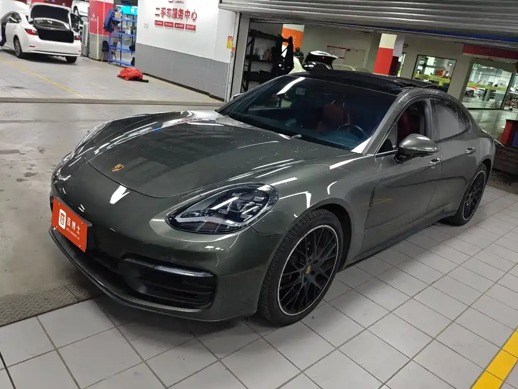 Porsche Panamera — фото 1