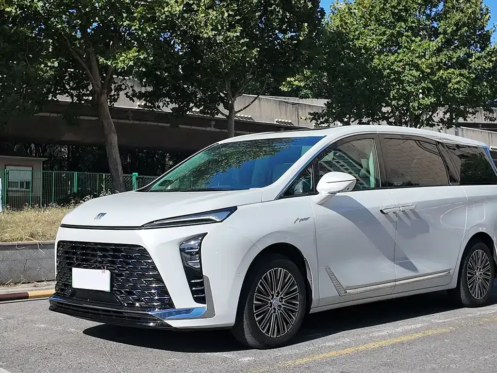 Buick GL8 Hybrid — фото 1