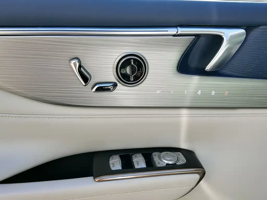 Buick GL8 Hybrid — фото 9
