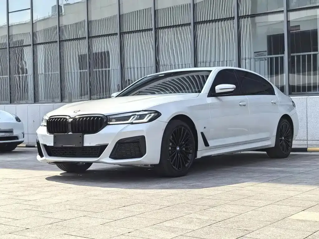 BMW 5 Series — фото 1