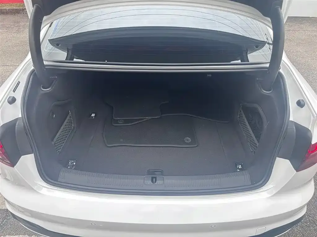 Audi A4L 2025 из CN, фото 6
