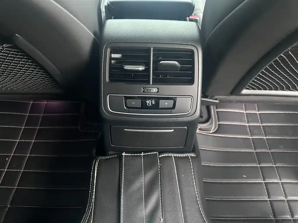 Audi A4L 2025 из CN, фото 7