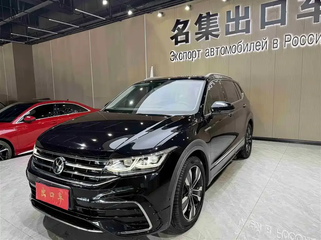 Volkswagen Tiguan L — фото 1