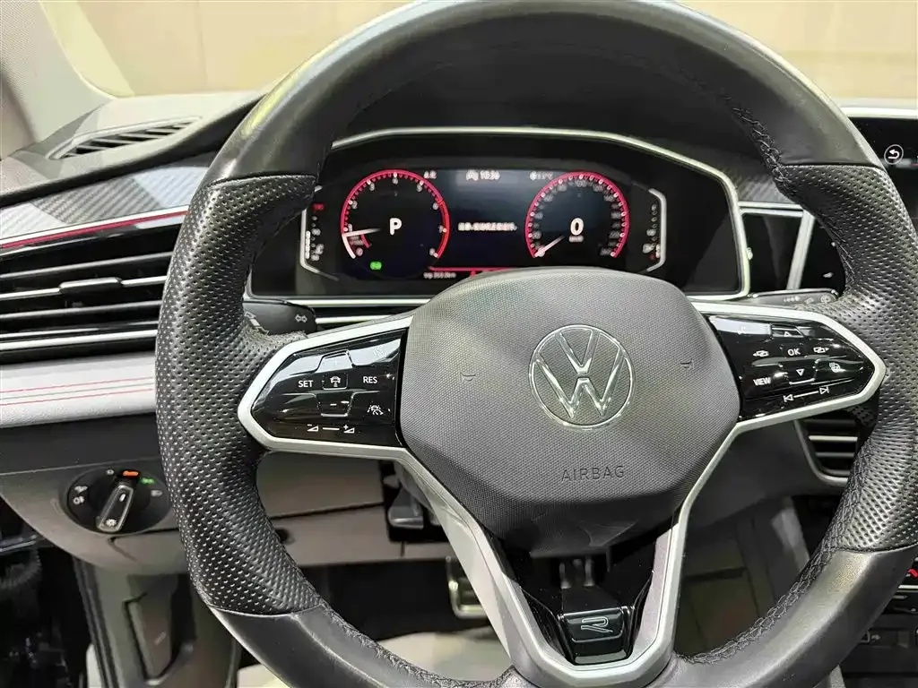Volkswagen Tiguan L — фото 10