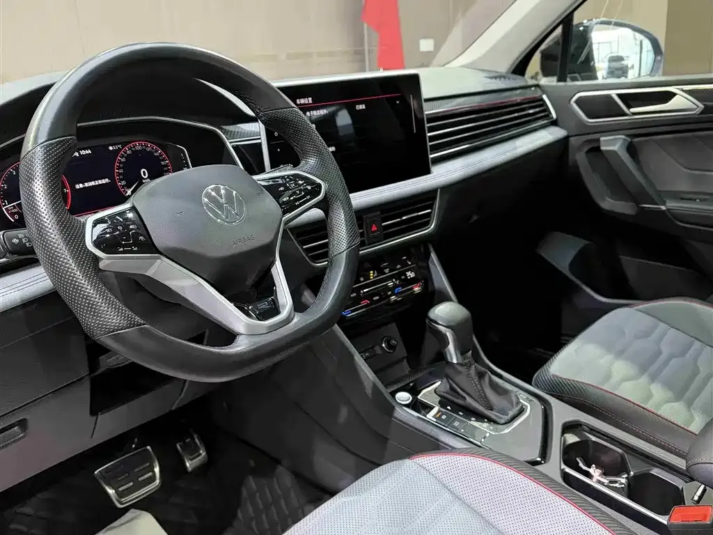 Volkswagen Tiguan L — фото 7