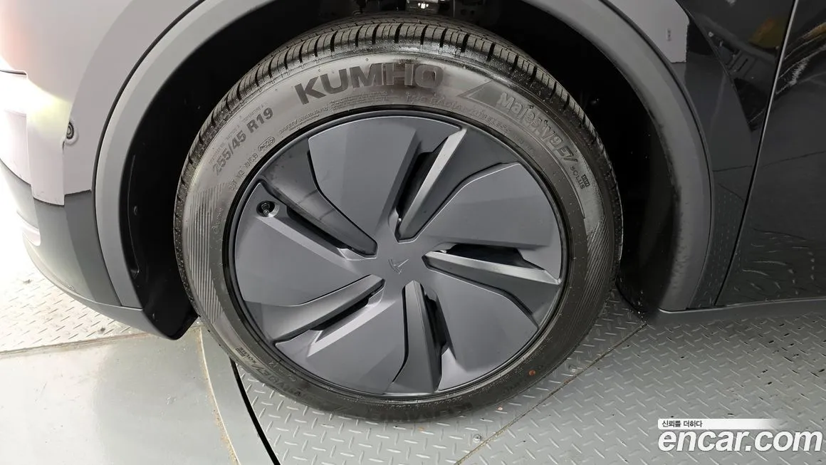 Tesla Model Y 2025 из KR, фото 5