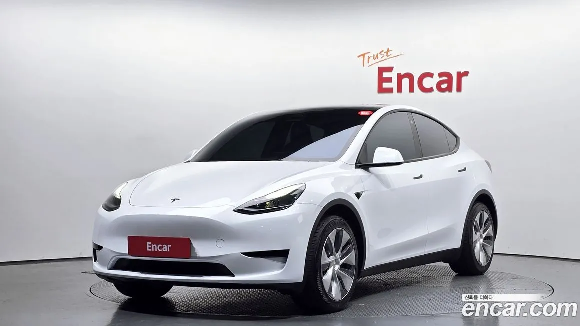 Tesla Model Y — фото 1