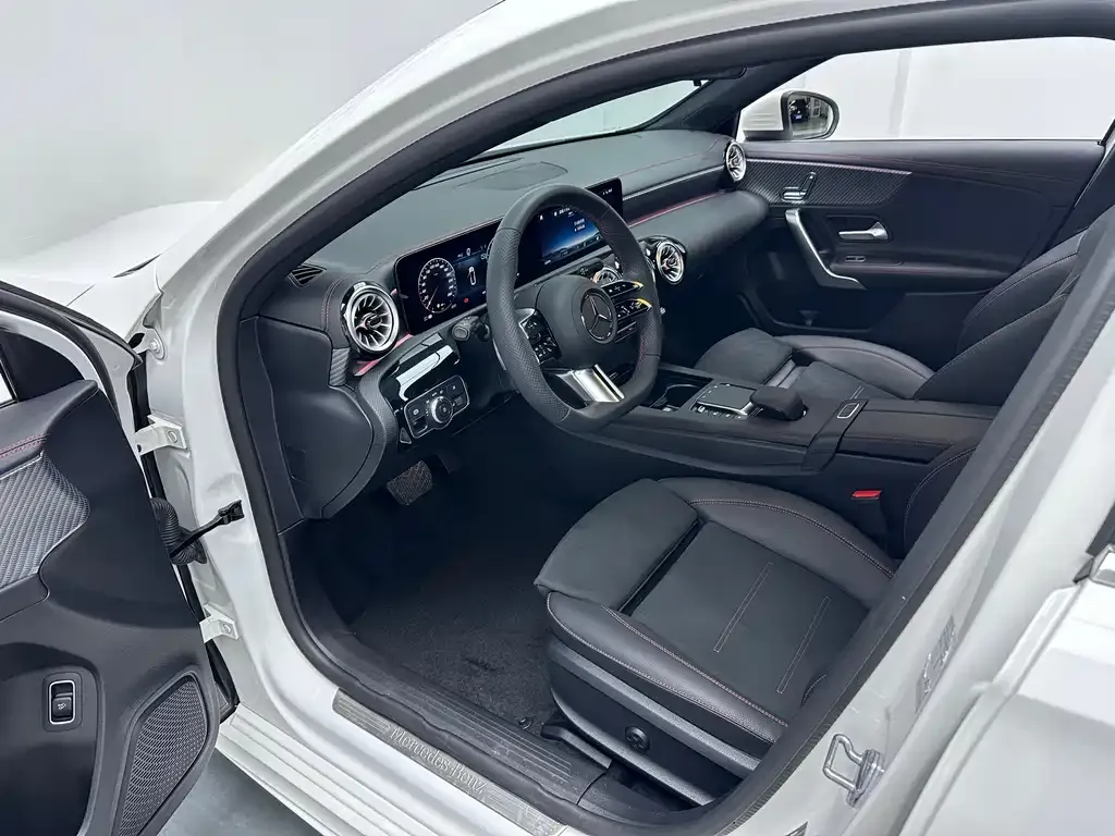 Mercedes-Benz A-Class 2024 из CN, фото 2