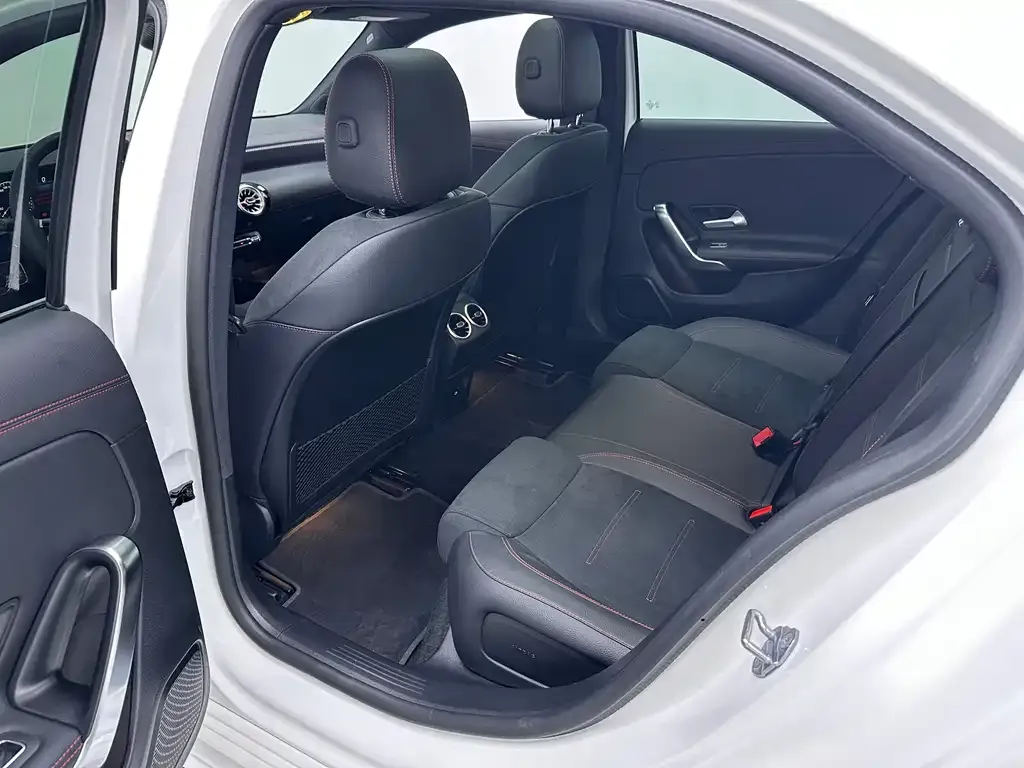 Mercedes-Benz A-Class 2024 из CN, фото 3