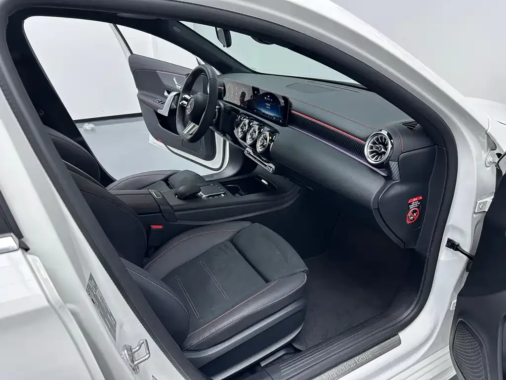 Mercedes-Benz A-Class 2024 из CN, фото 5