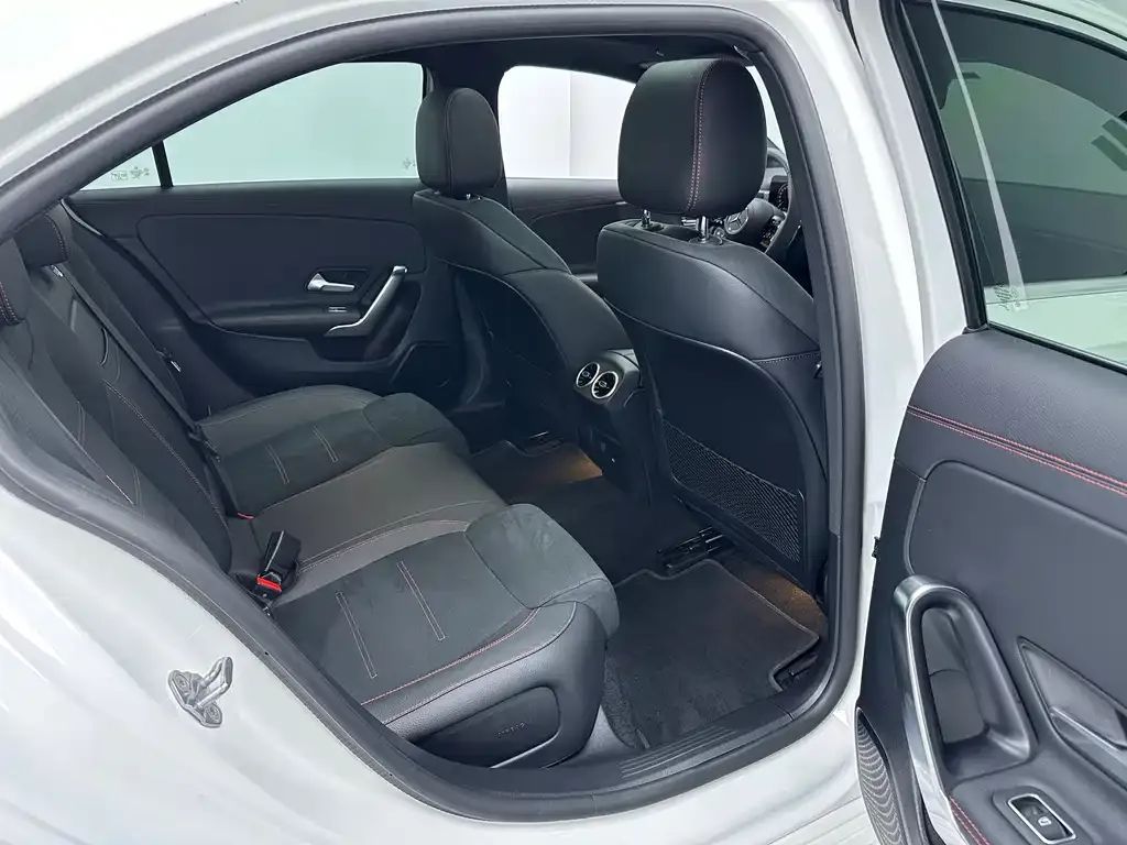 Mercedes-Benz A-Class 2024 из CN, фото 6