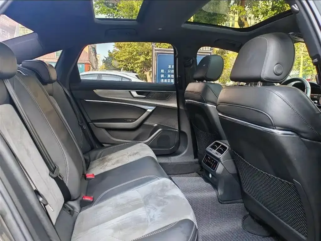 Audi A6L 2021 из CN, фото 9