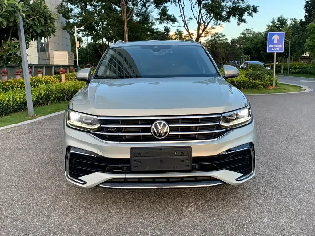 Volkswagen Tiguan L — фото 2